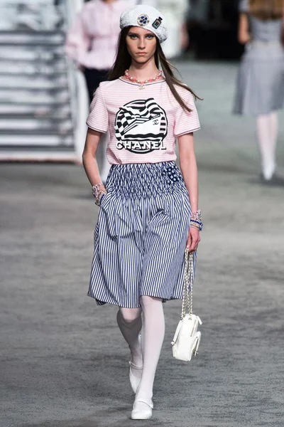 Look 19